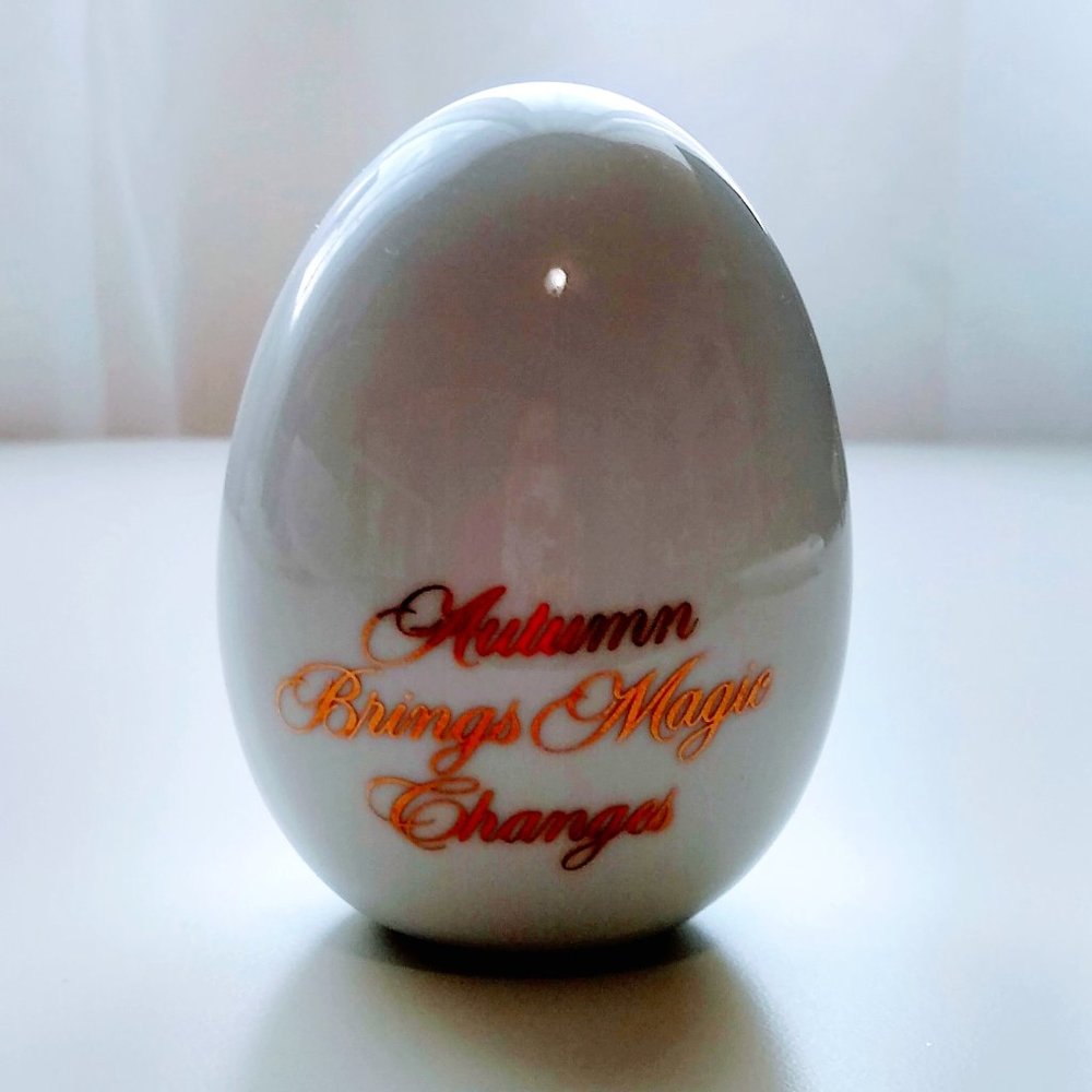AVON FOUR SEASONS PORCELAIN EGGS - AUTUMN - Picture 3 of 6